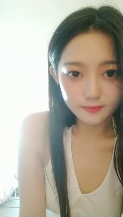 长相清纯可人的极品妹子