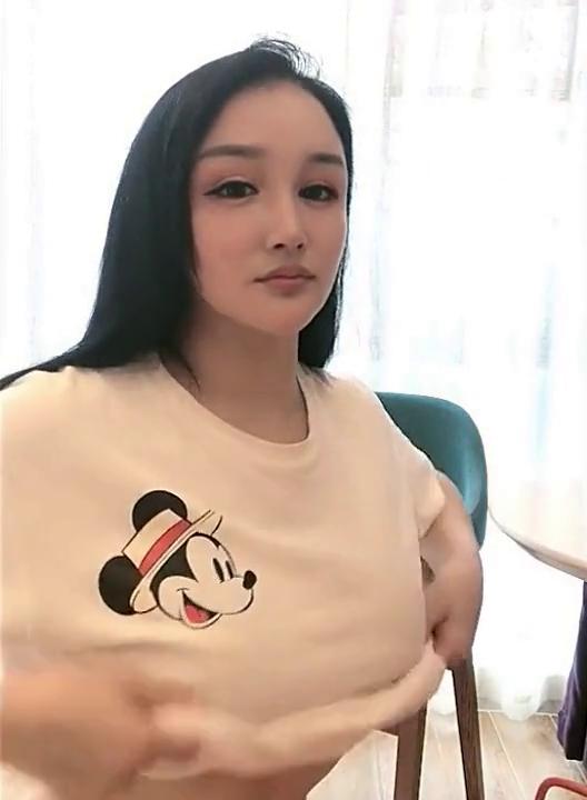 颜值超高女主播沙发干到浴室再干到床上淫叫内射